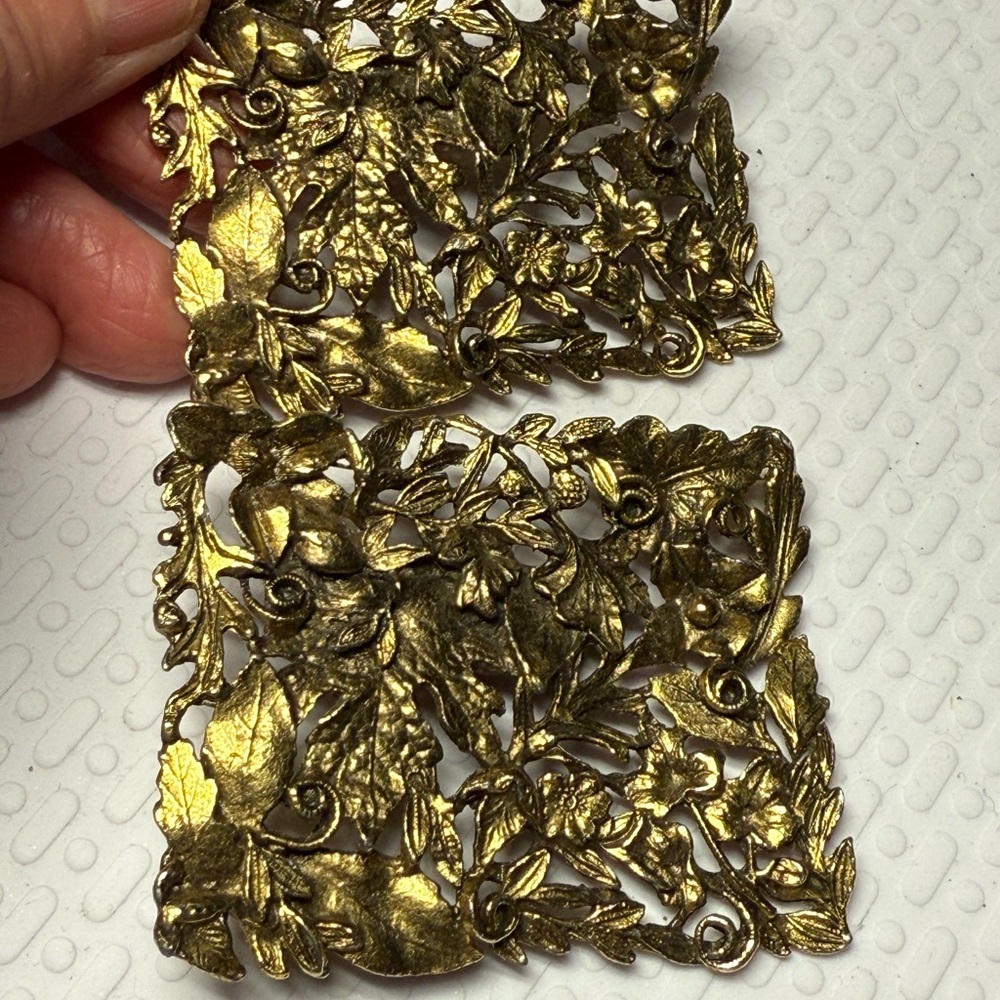 Intricate Gold Leaf Design Accessory Shoe clips